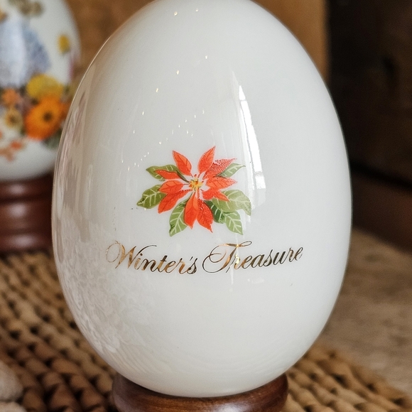 80's Hoffman Avon Porcelain Eggs With Wooden Stands, Seasons Set of 4 - Picture 6 of 11